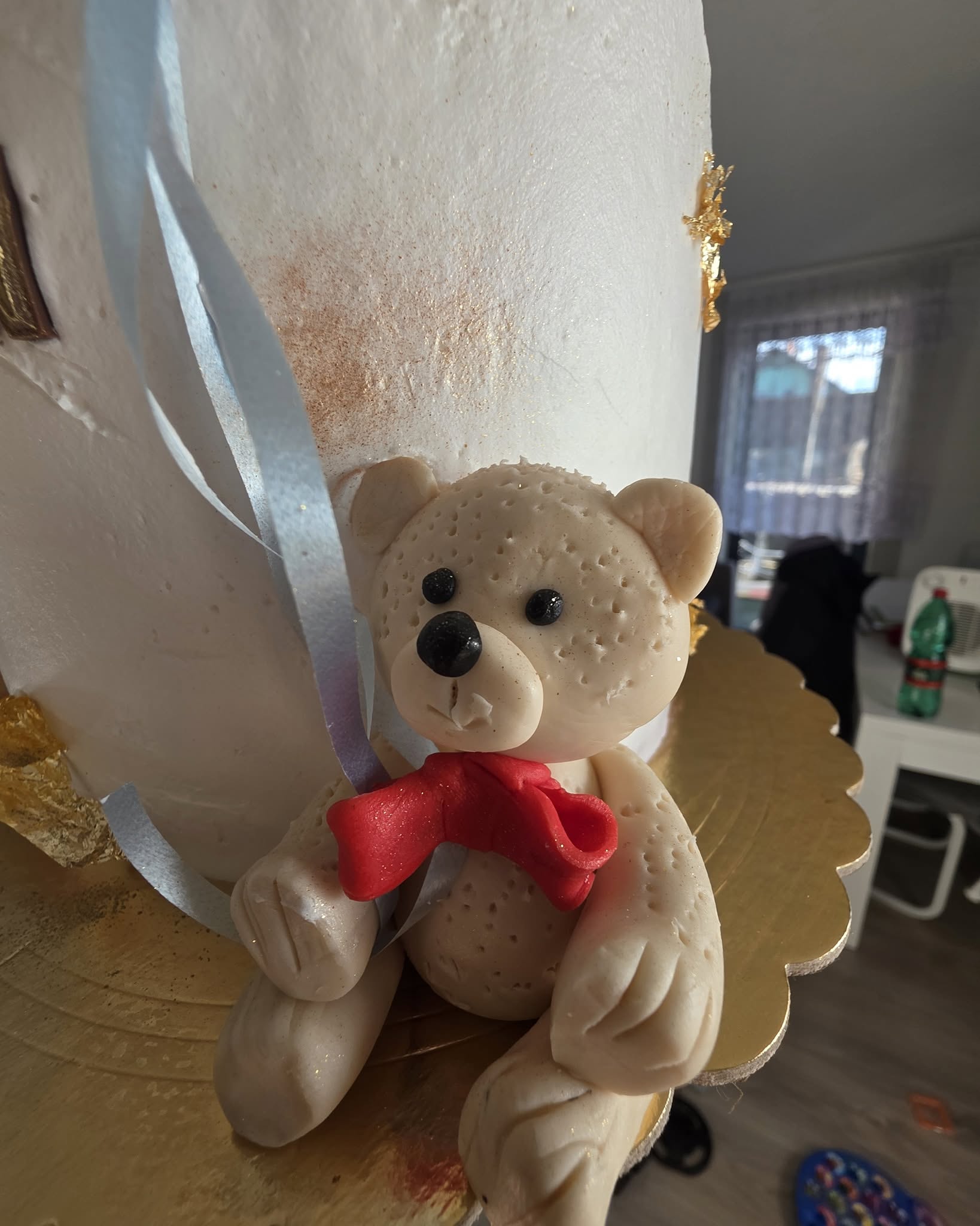 Ročno oblikovana fondan figurica medvedka — DeLux Cakes & More